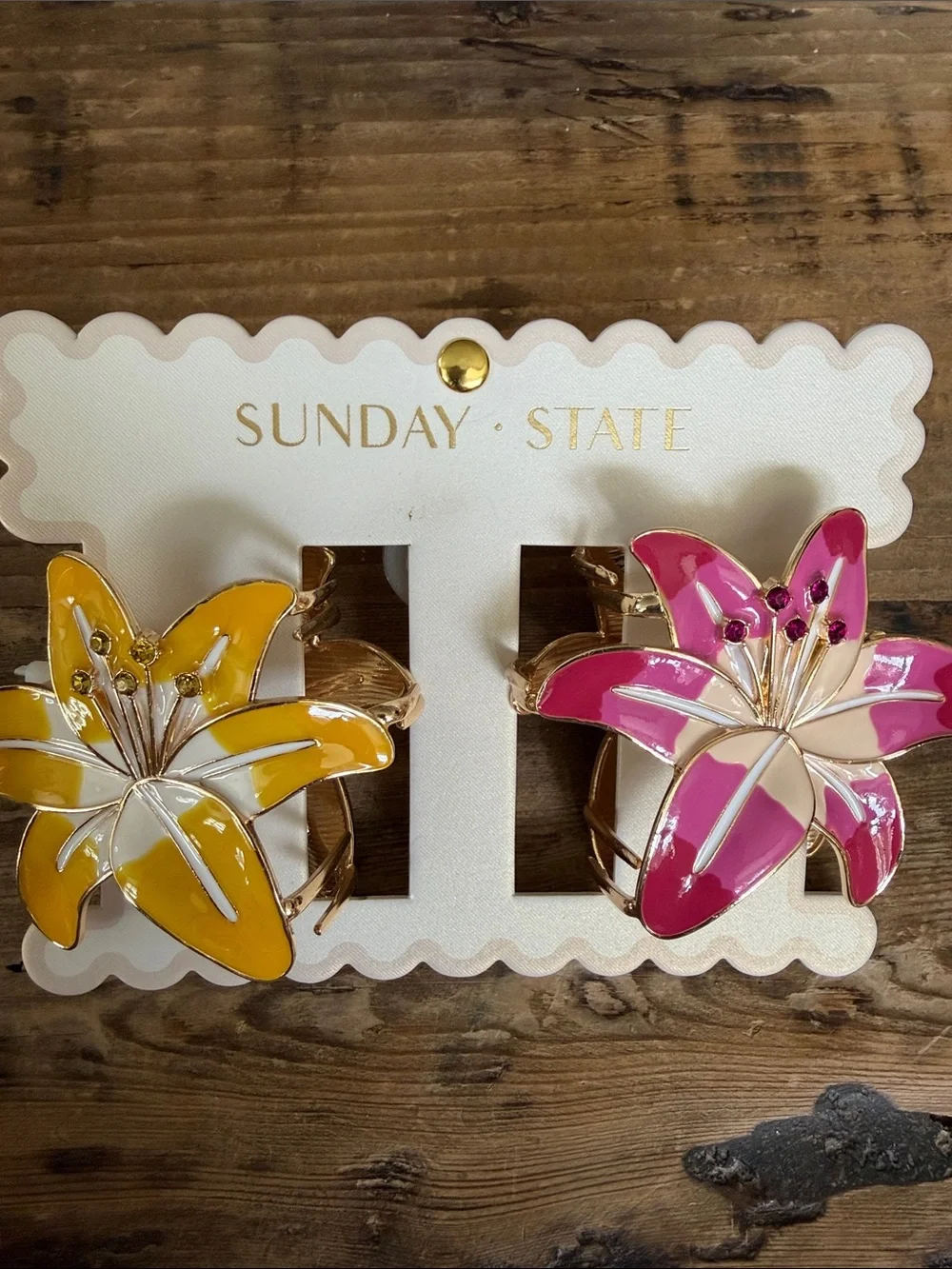 Buyers Pick! Sunday State Floral Statement Hair Clips - Picture 6 of 6